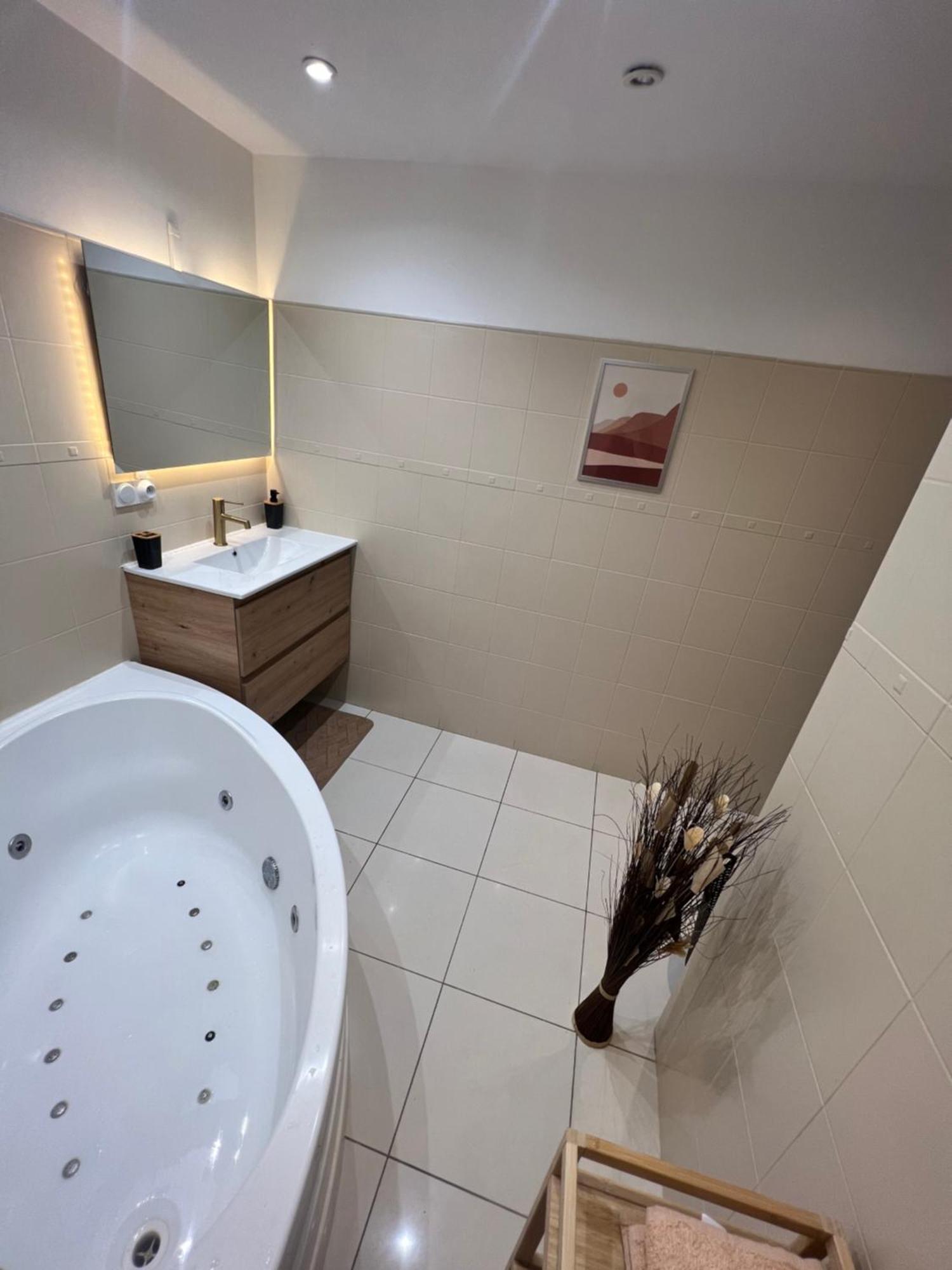 Appartement Pres De Paris, Disney & Cdg Tremblay-en-France エクステリア 写真